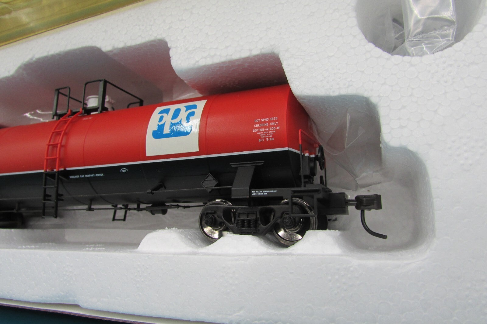 HO Scale Atlas 1557-4 17.360 Gallon Tank Car PPG#1520   A4421