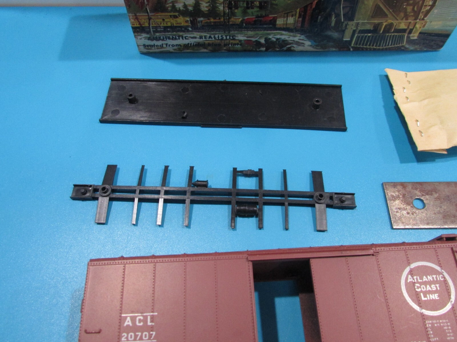 HO Scale Athearn 5001 40ft Boxcar Kit Atlantic Coast Line Kit