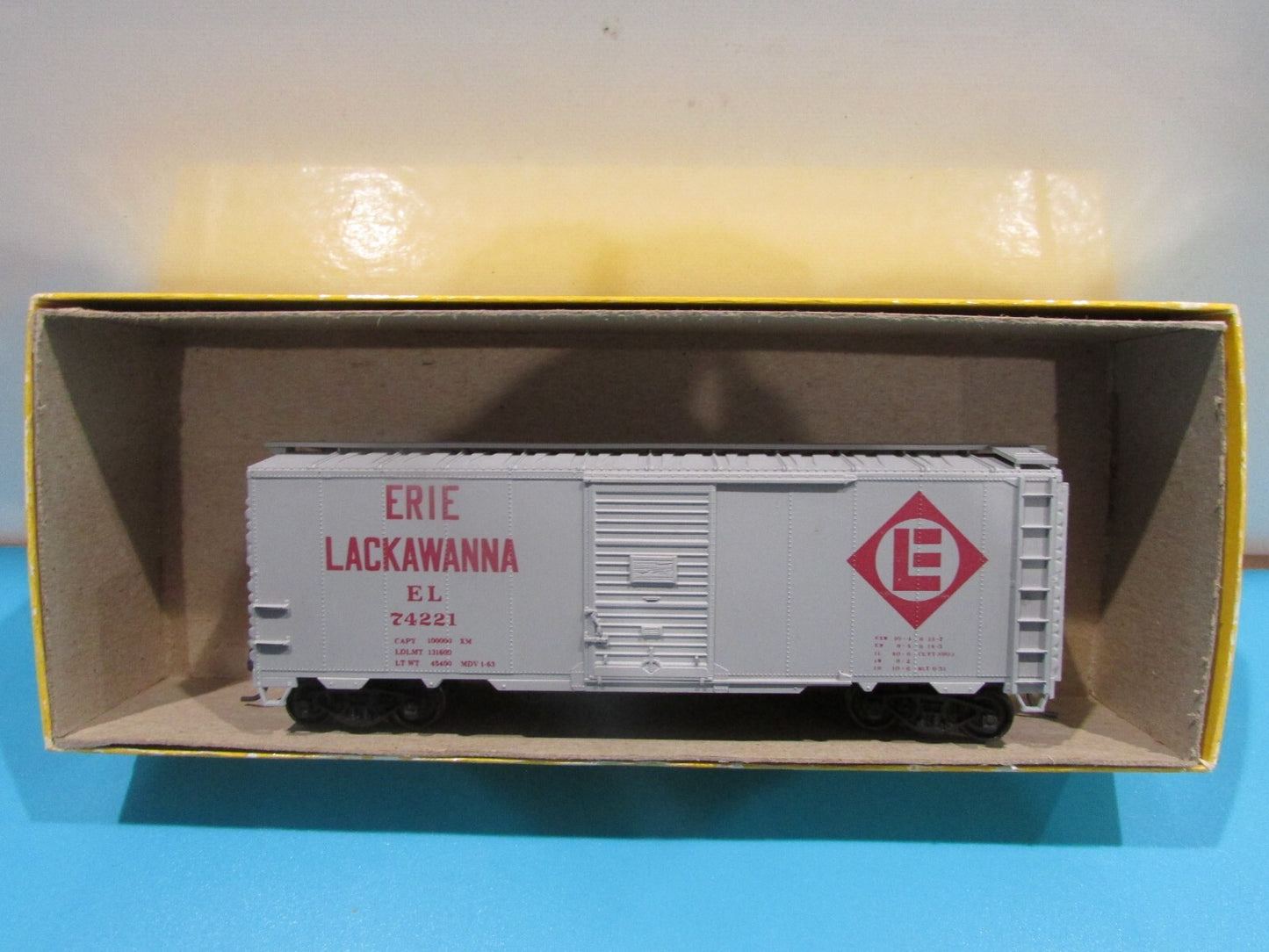 HO Scale Accurail 1522 40' AAR Steel Boxcar Erie Lackawanna