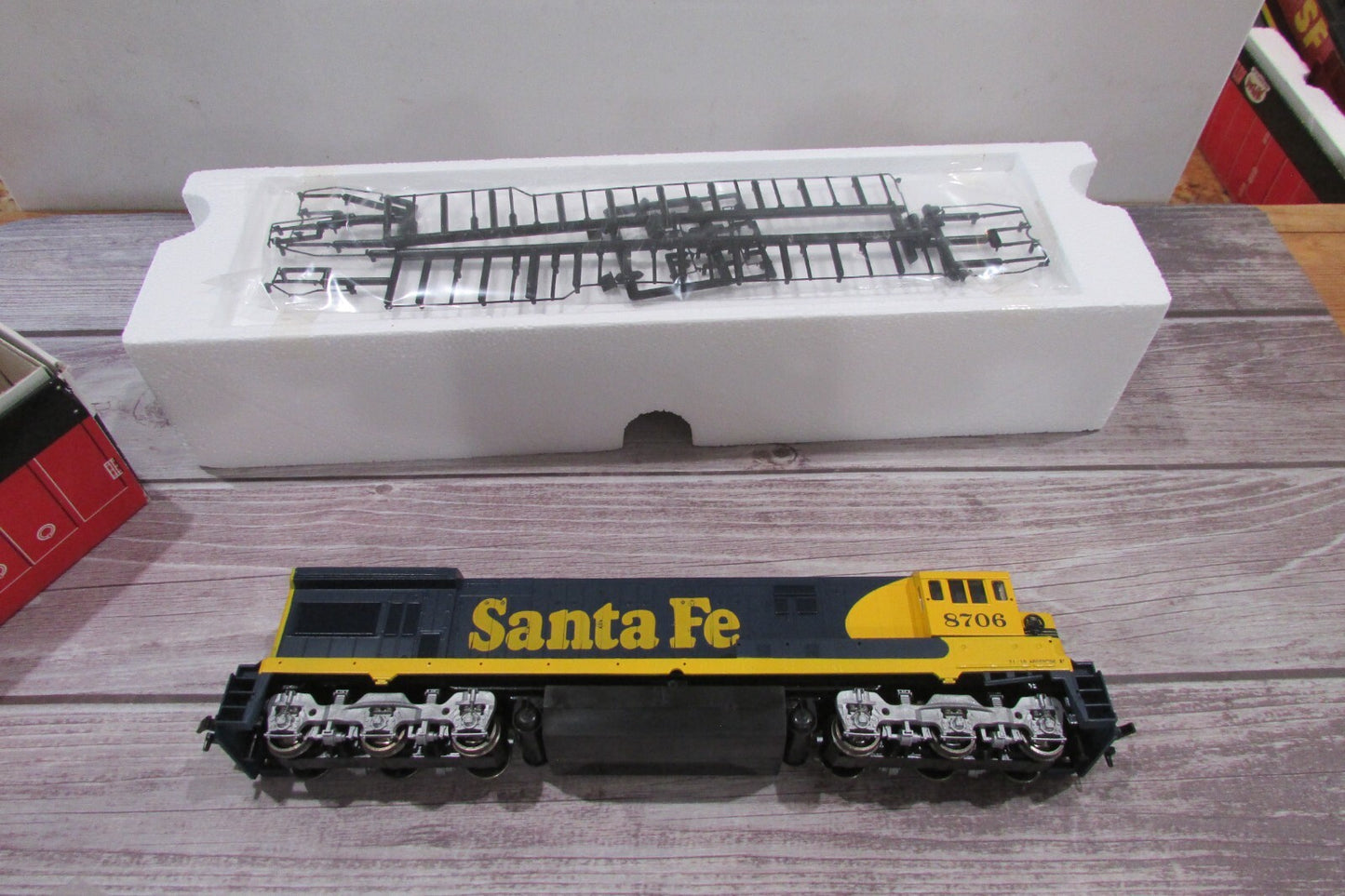 HO Scale Atlas 8501 U36C Santa Fe Diesel Locomotive #8706 Lot#2968