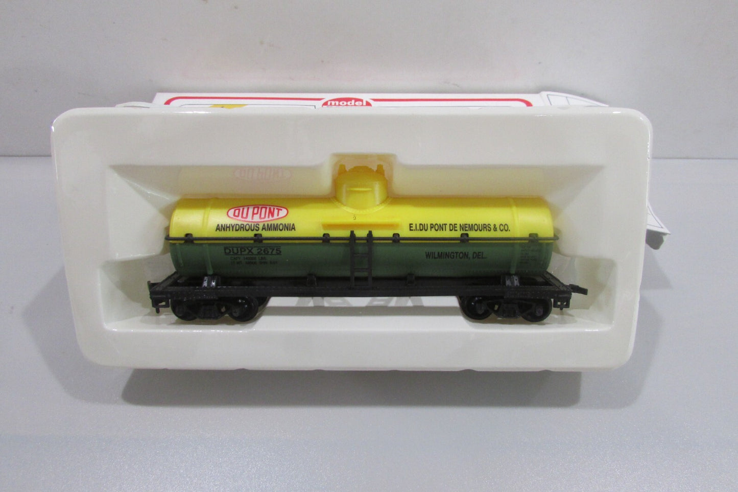 HO Scale Model Power 6921H Dupont 40' Chemical Tank Car