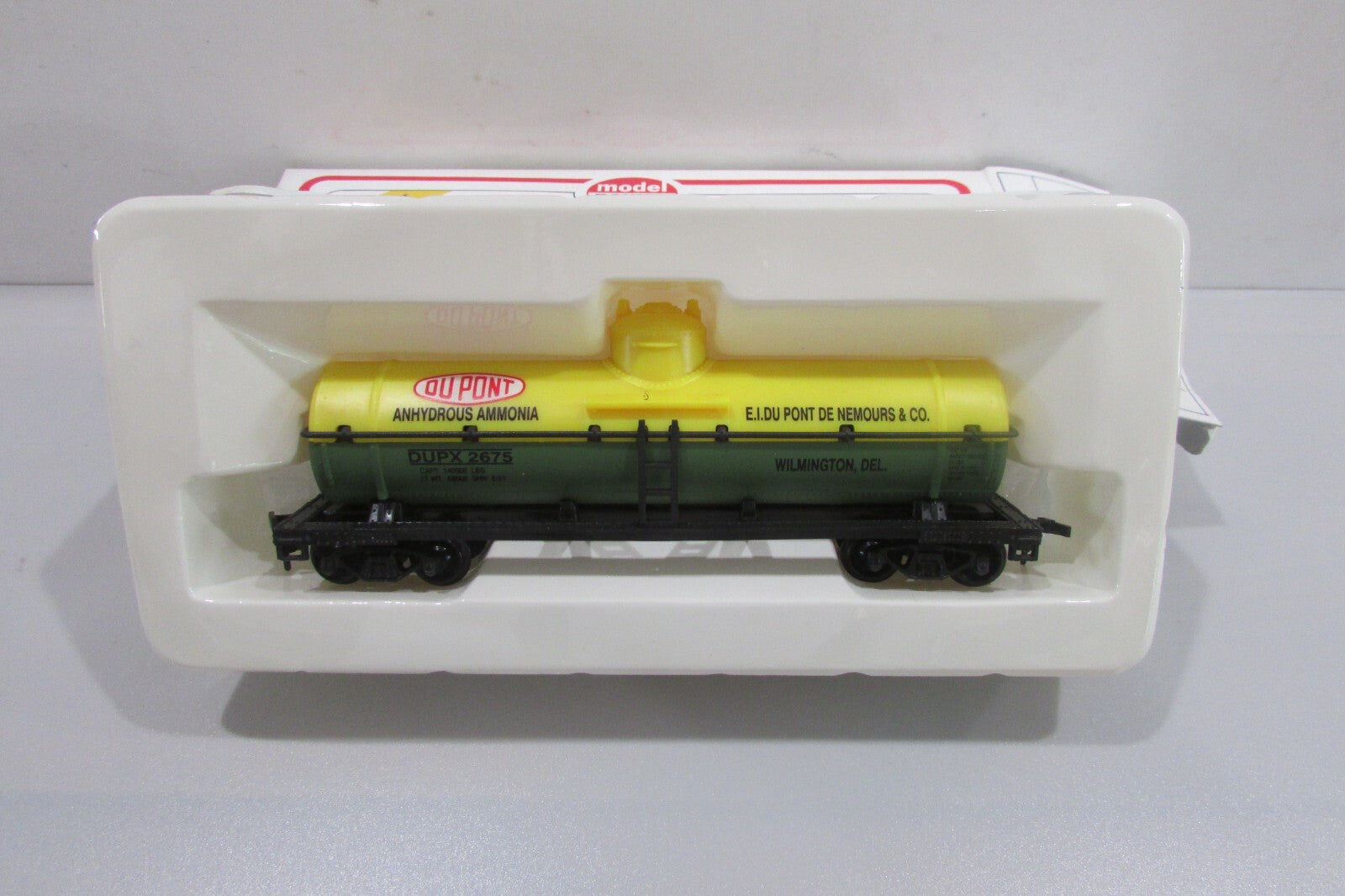 HO Scale Model Power 6921H Dupont 40' Chemical Tank Car