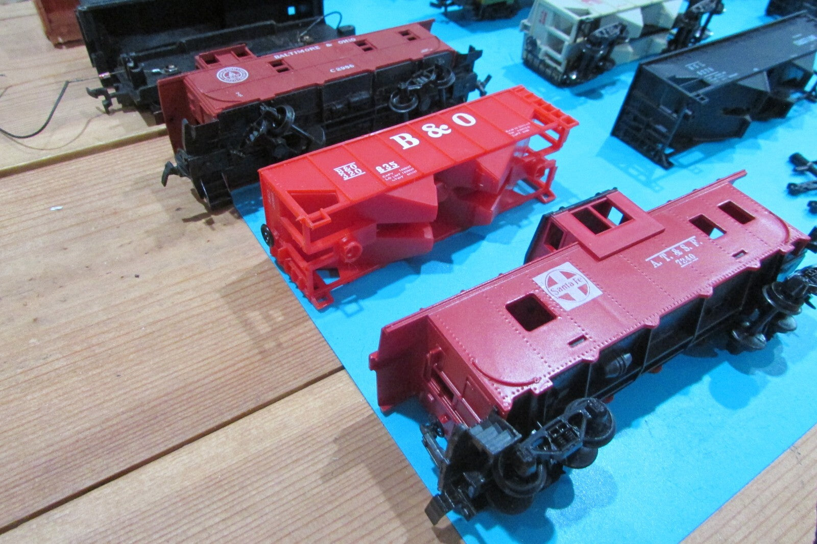 HO Scale Assorted Different Brands Shell and Part Lot#2559