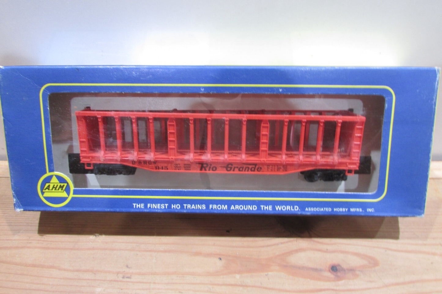 HO Scale AHM 5392F Pulpwood Rack Car Rio Grande D&RGW #945