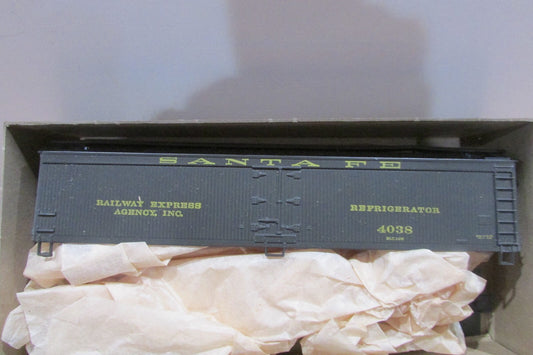 HO Scale Athearn 5331 Santa Fe 50ft Express Reefer Kit
