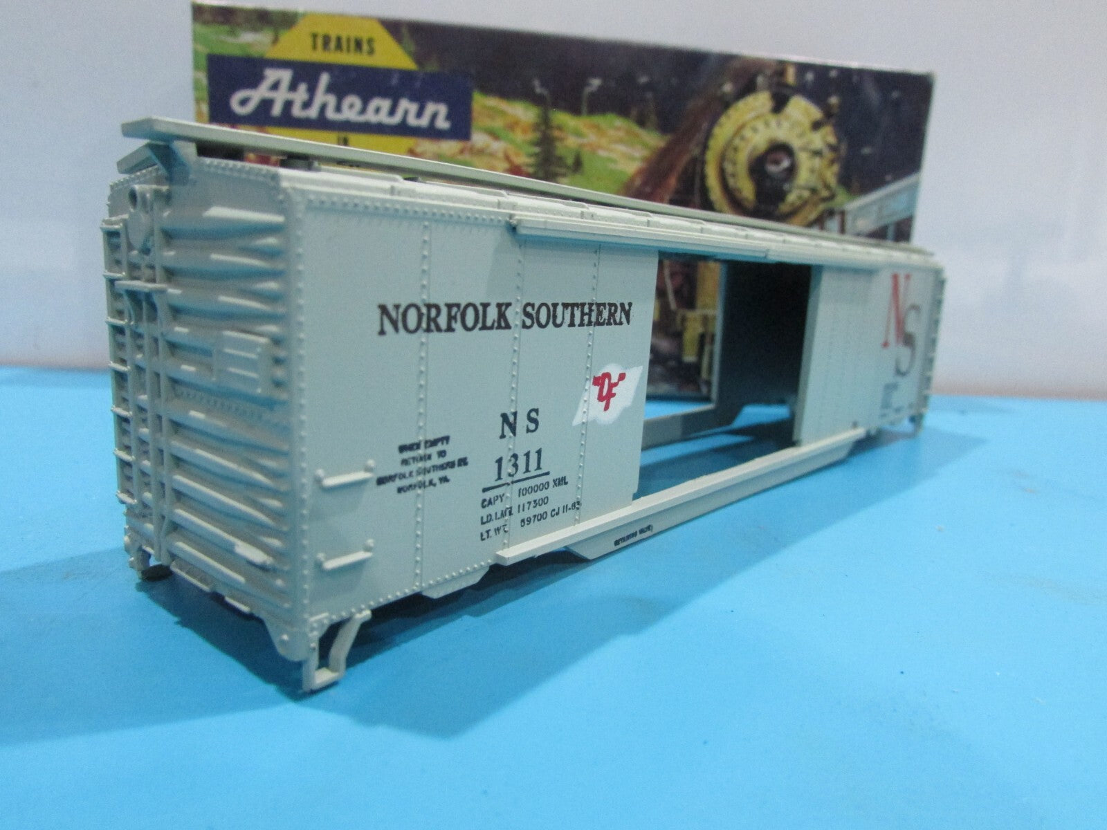 HO Scale Athearn 1308 Norfolk & Southern 50ft DBL DR Auto Car Kit Lot#0936