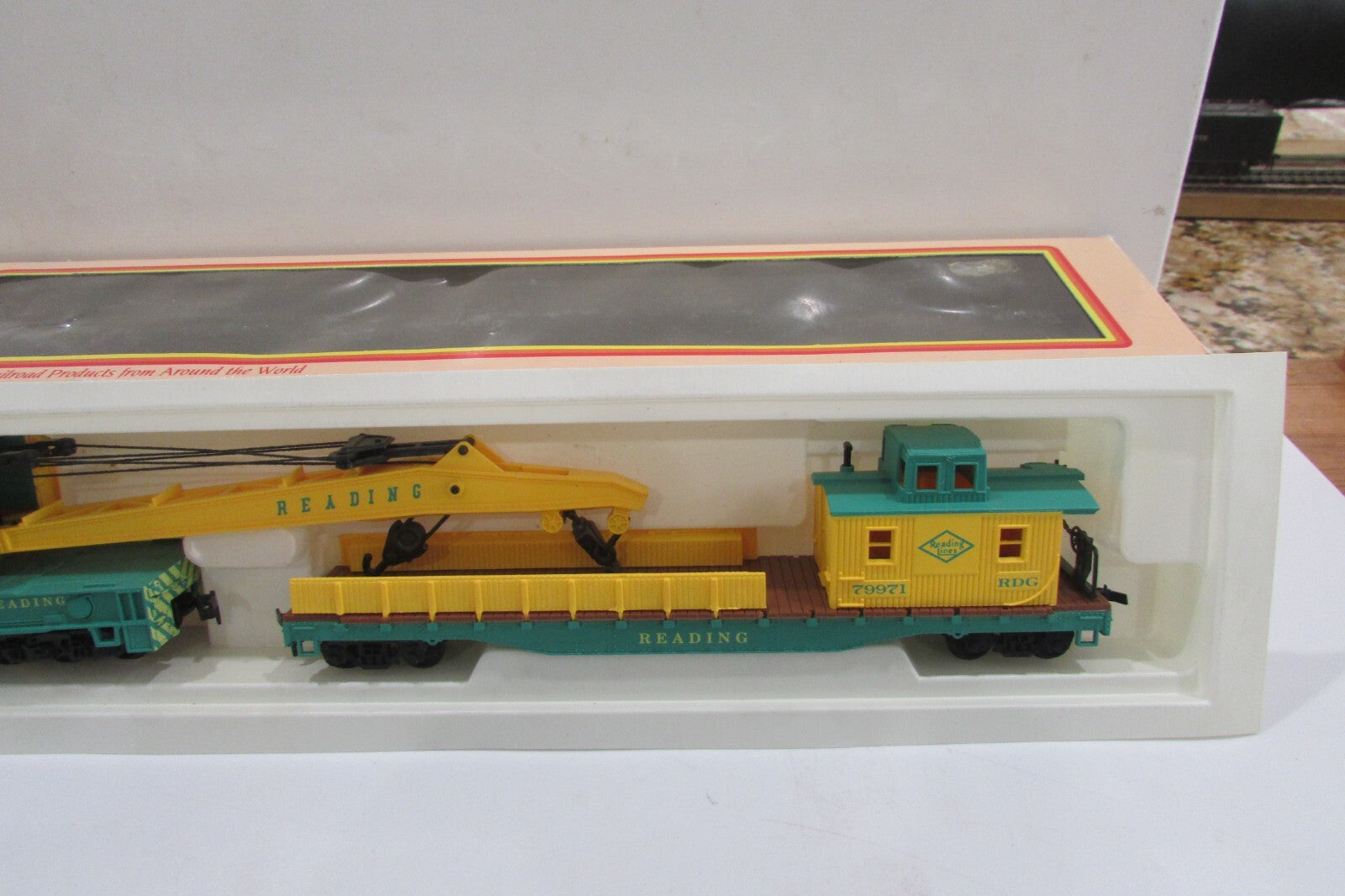 Ho Scale IHC Premier Series  Reading Crane Car w/ Boom Tender Lot#2940
