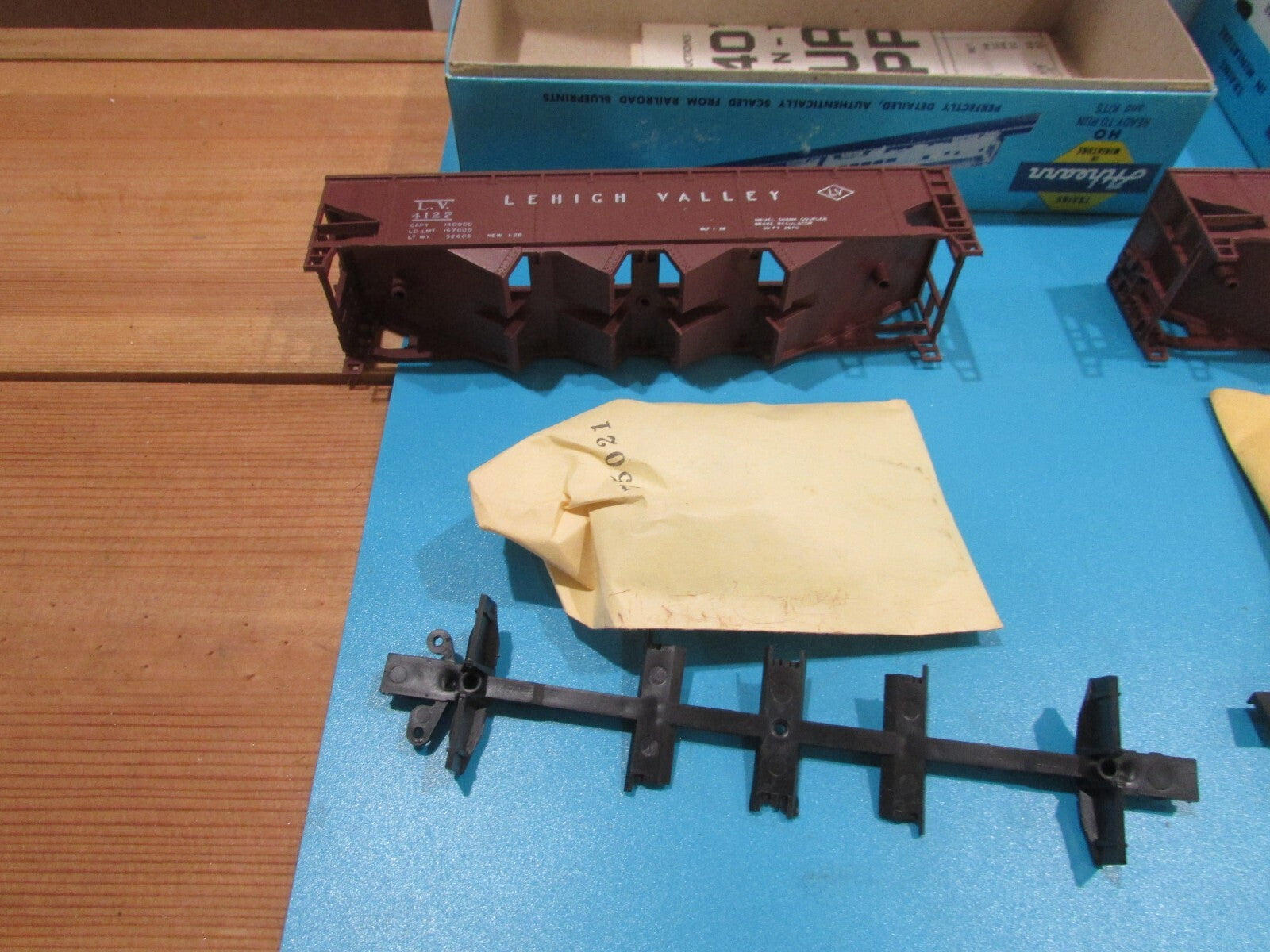 HO Scale Athearn (3) 1750 Hopper Cars Lehigh Valley Lot#1033