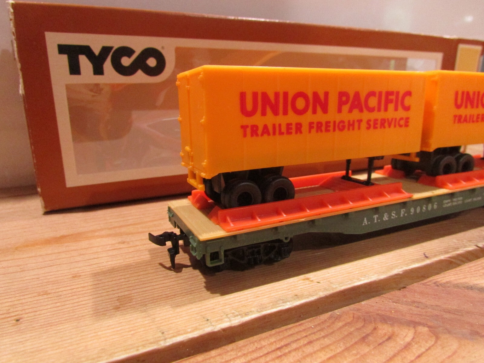 HO Scale Tyco Vintage Flat Car w/Piggyback Union Pacific  Lot#1336