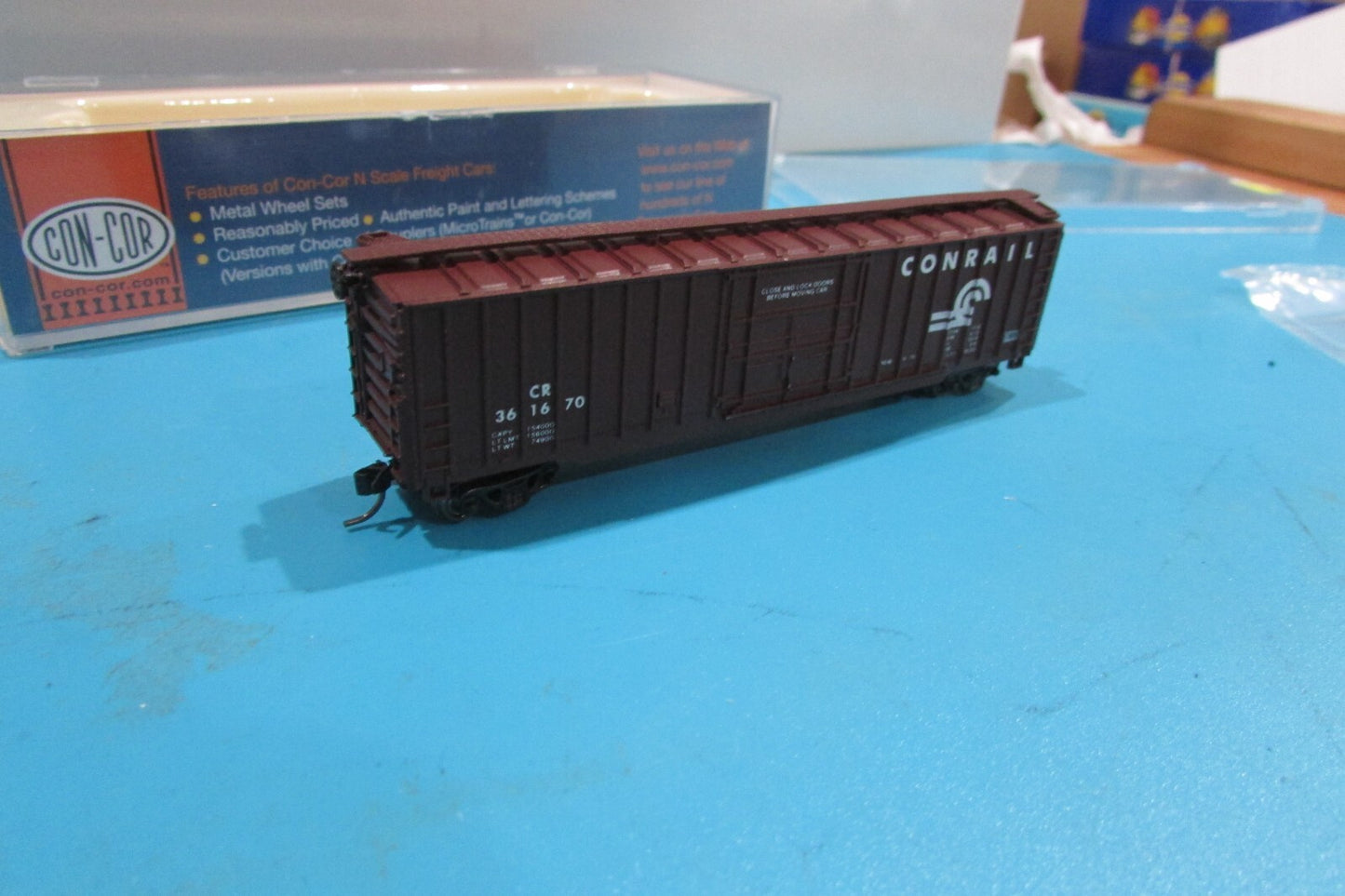 N Scale Con-Cor 0001-147102 50' Rib-Side Box Car CONRAIL