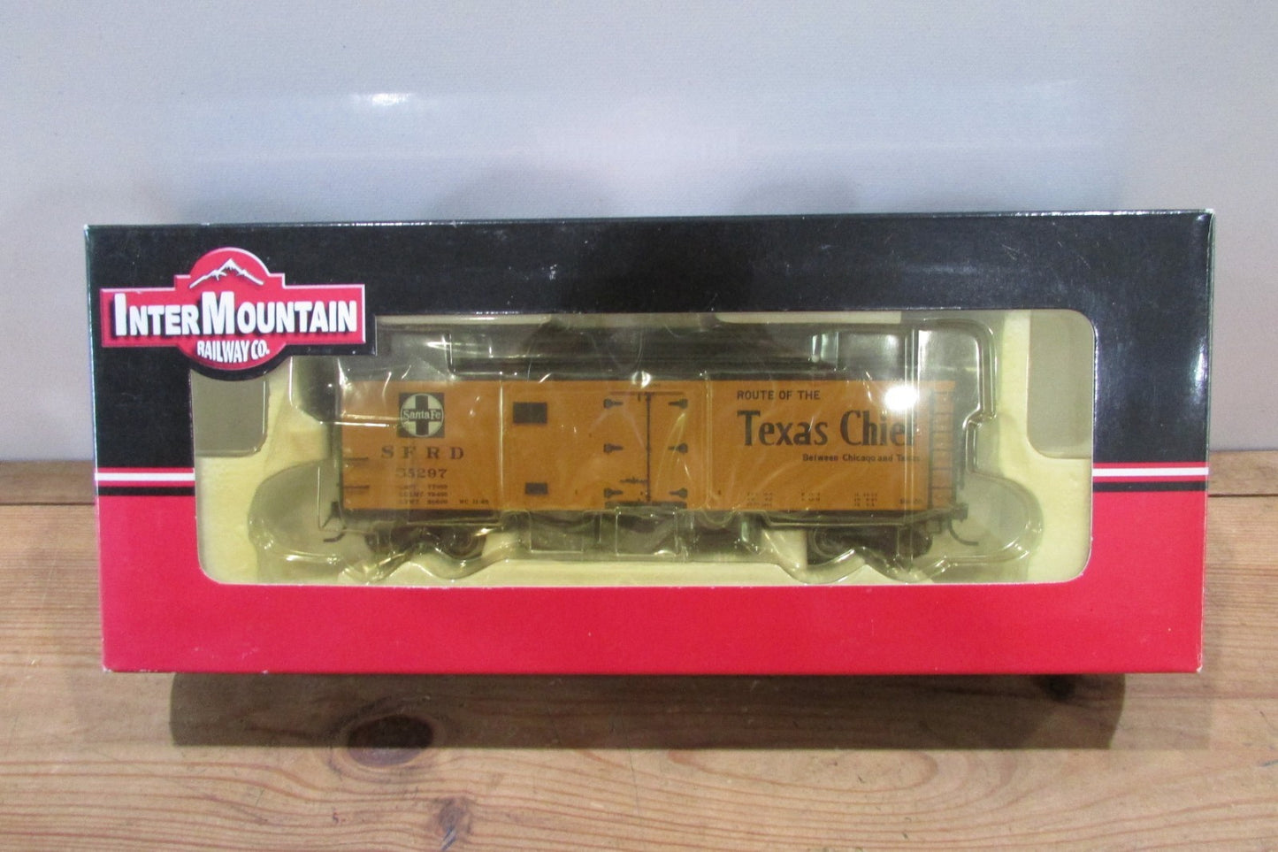 HO Scale InterMountain 46115-10 Santa Fe Refrigerator Car #35297  IM5123