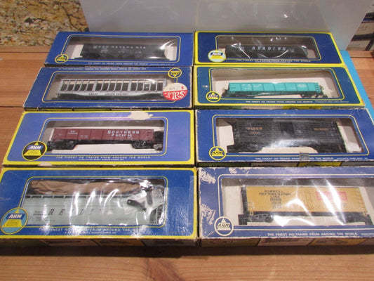 HO Scale AHM (8) Assorted Freight Cars Lot#2319