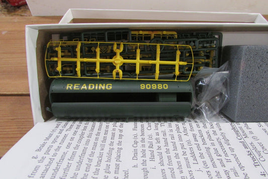 HO Scale InterMountain 10,000 Gallon Tank Car Reading 90980 Lot#3816