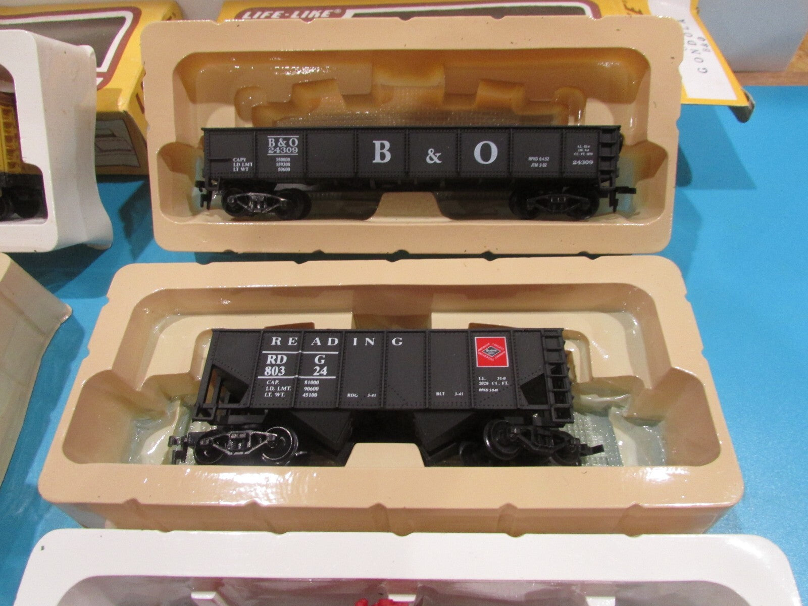HO Scale Life-Like (6) Assorted Freight Cars in Box Lot#1414