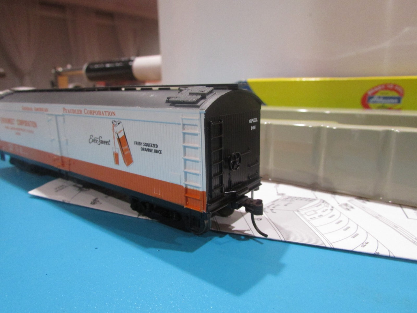 HO Scale Athearn 92594 50' Express Reefer Ever Sweet GPEX#968 Lot#2173