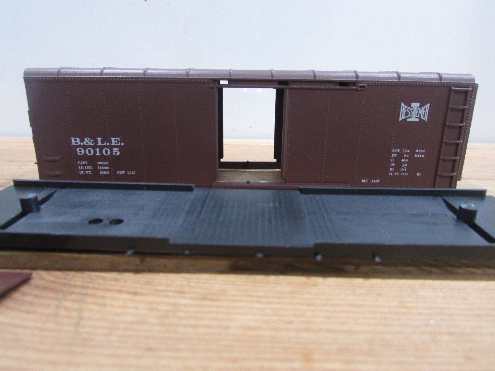 HO Scale Roundhouse 1002 40' Box Car  Kit B&LE RH4378