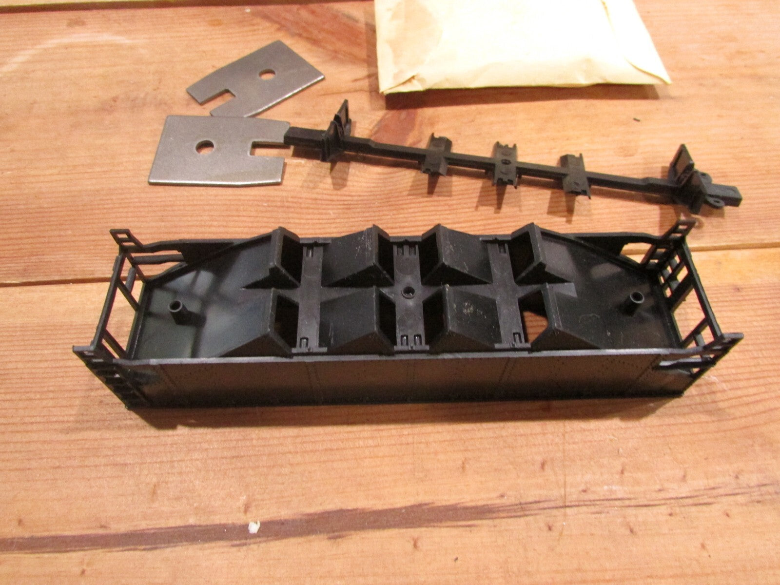 HO Scale Athearn 1749 Undecorated Hopper Car Kit