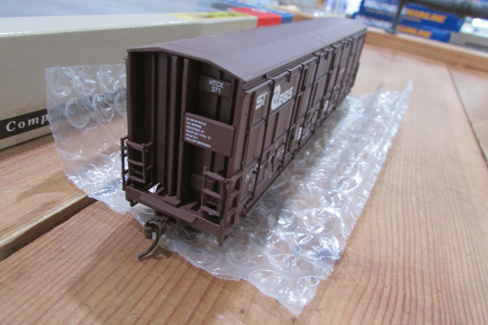 HO Scale Walthers 932-7033 Gold Line Thrall Door Box Car Lot#4576