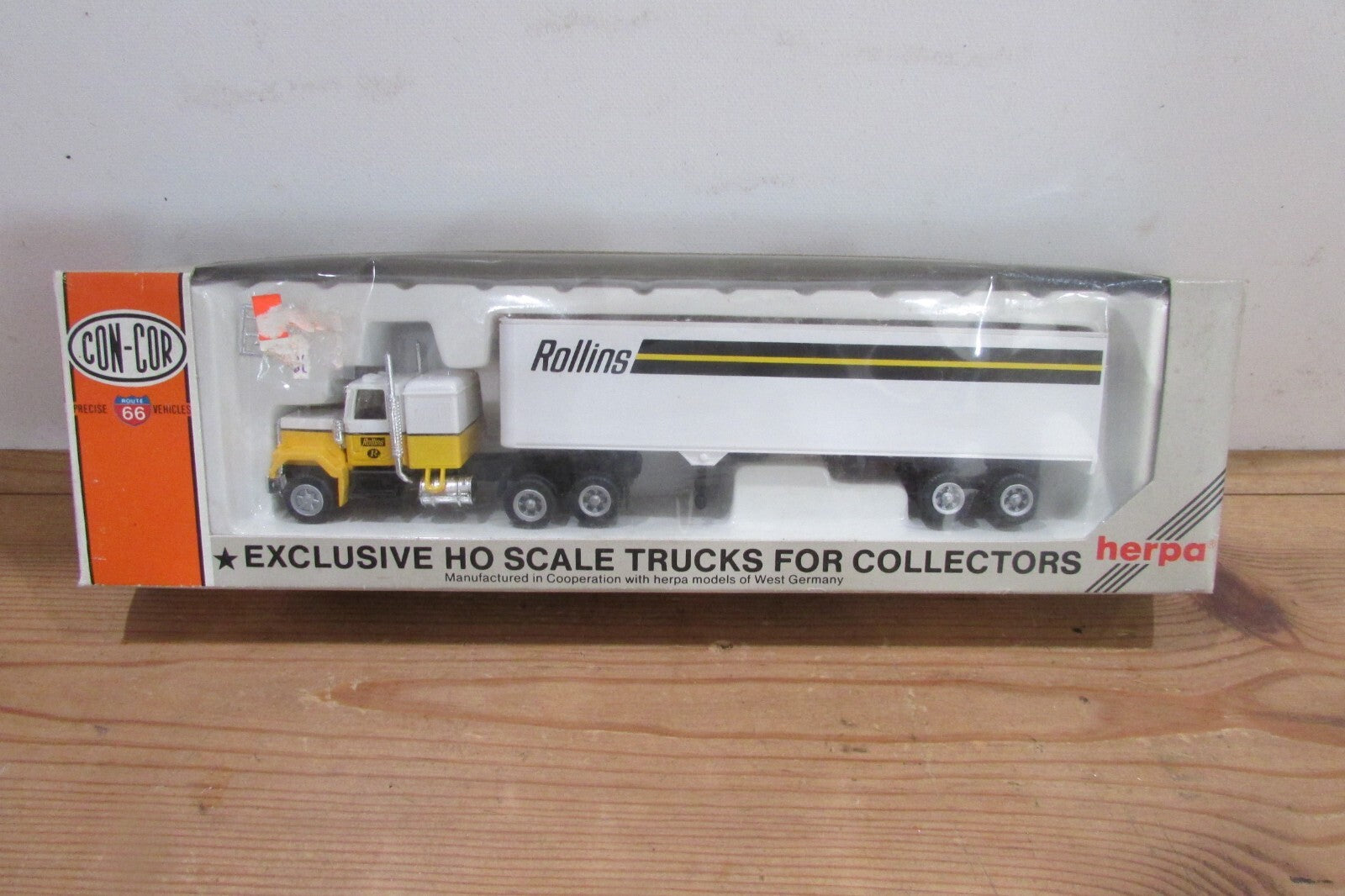 HO Scale Con-Cor 04-001017 Tractor Plus Trailer Rollins Lot#3761