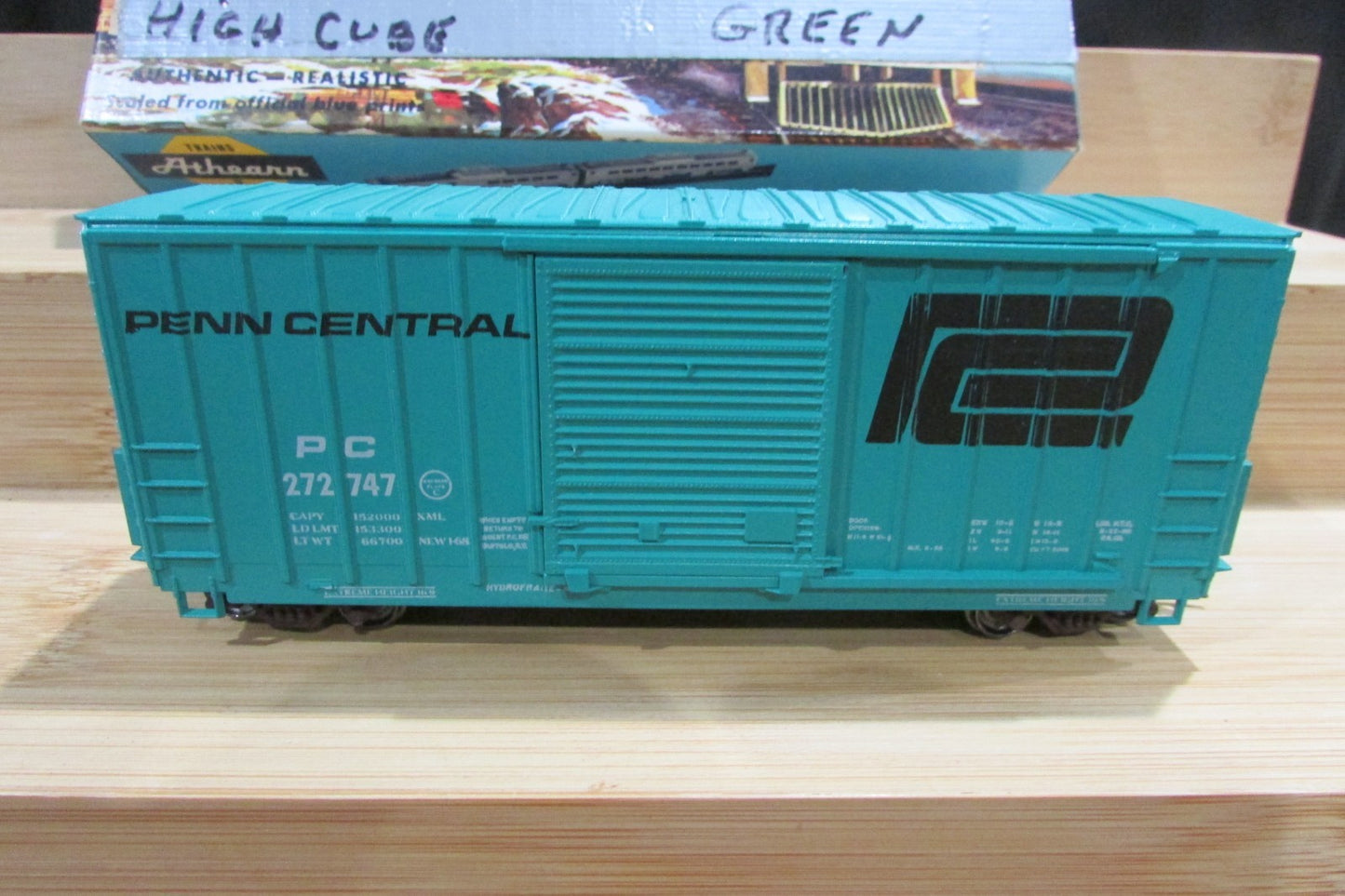 HO Scale Athearn  40ft OB Hi-Cube Box Car Penn Central PC#272747  ATH5187