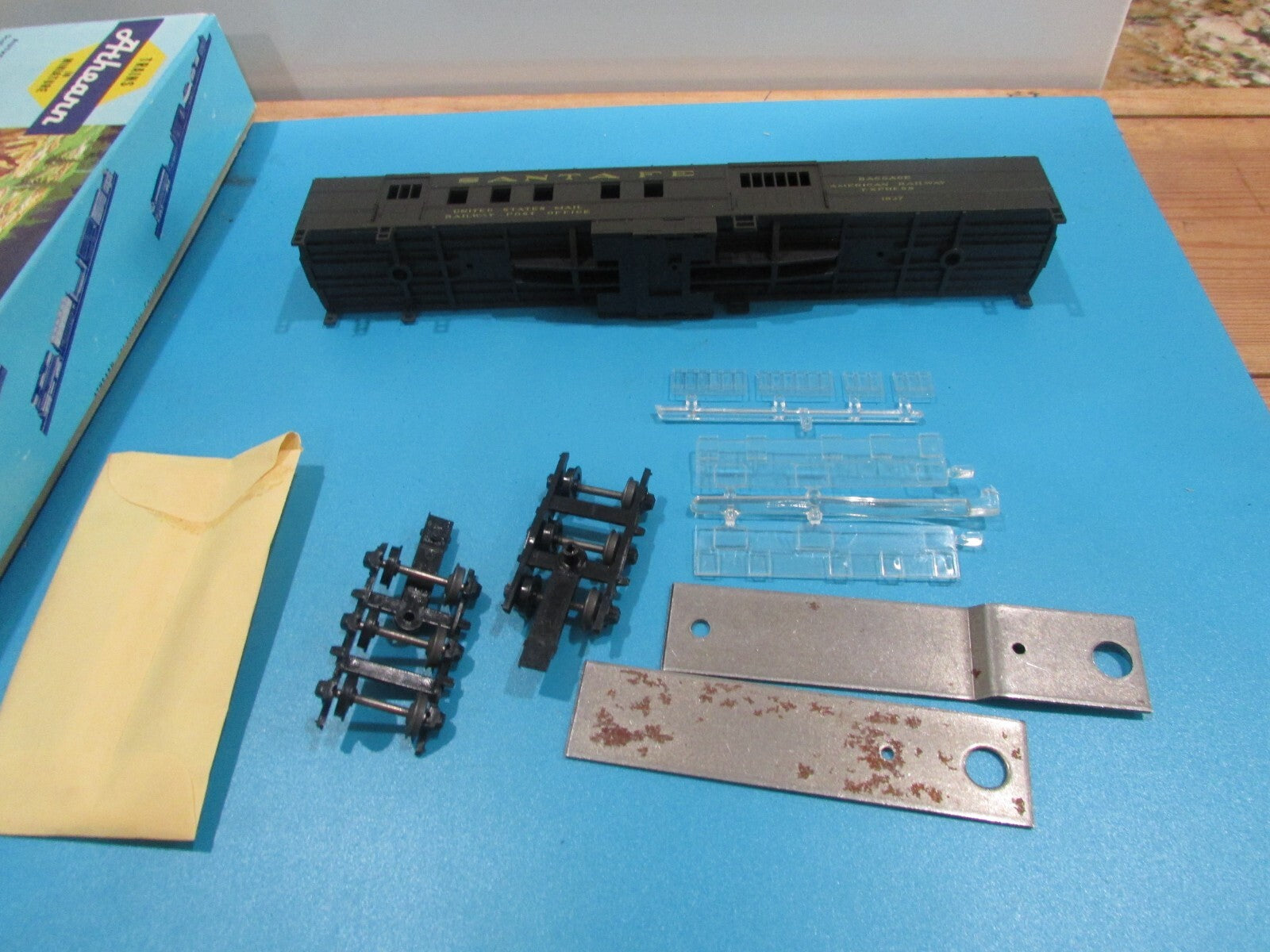 HO Scale Athearn 1841 Santa Fe STD R.P.O Passeger Car  Kit Lot#1781