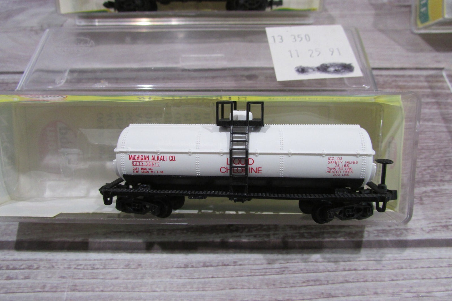 N Scale Model Power (4) Assorted Tank Cars   Lot#3074