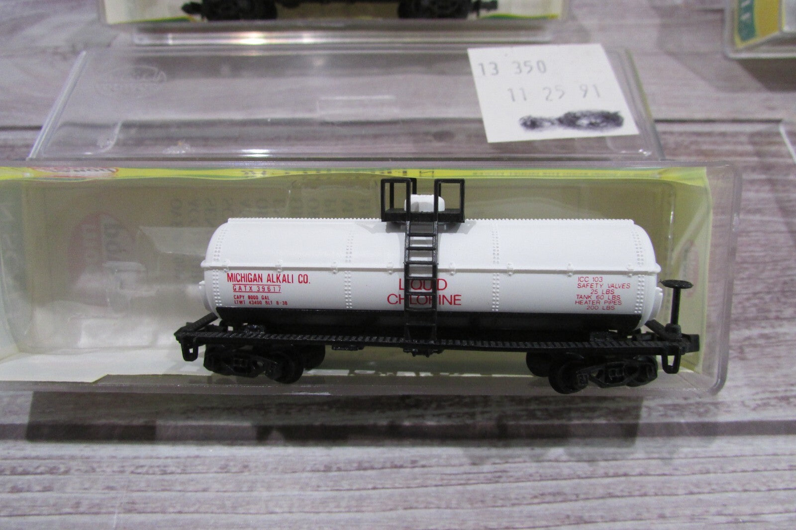 N Scale Model Power (4) Assorted Tank Cars   Lot#3074