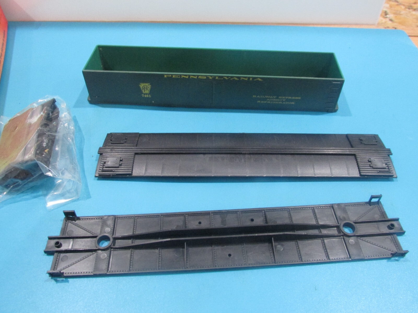 HO Scale Roundhouse 03605 50'Express Reefer Pennsylvania Railway Kit RH4294