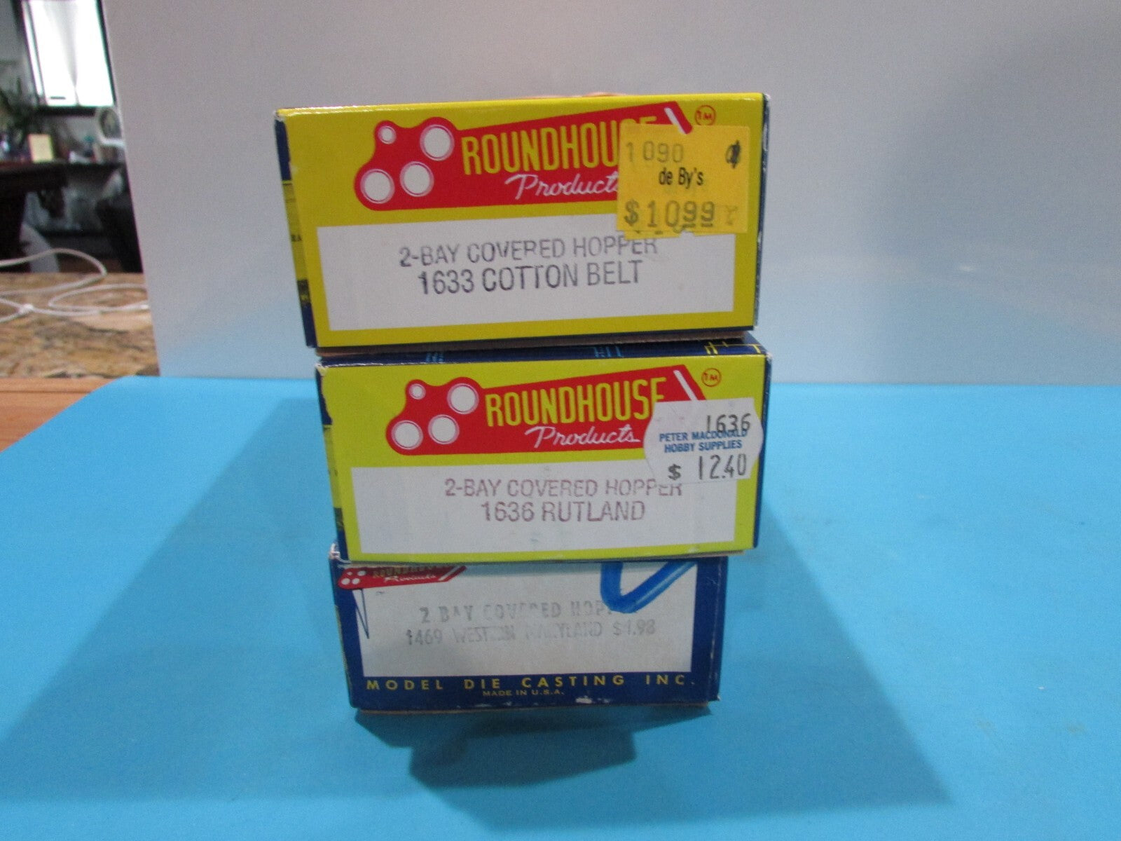 HO Scale RoundHouse (3Cars) Assorted 2Bay Hooper Cars Lot#1577