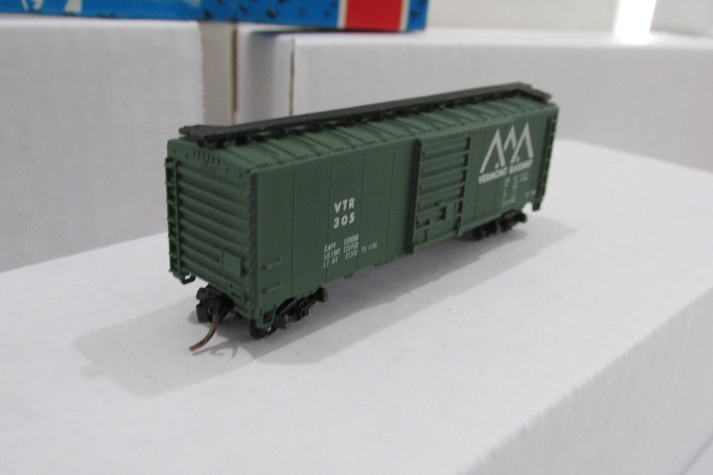 N Scale Con-Cor  1001-Q Vermont 40' Steel  Box Car