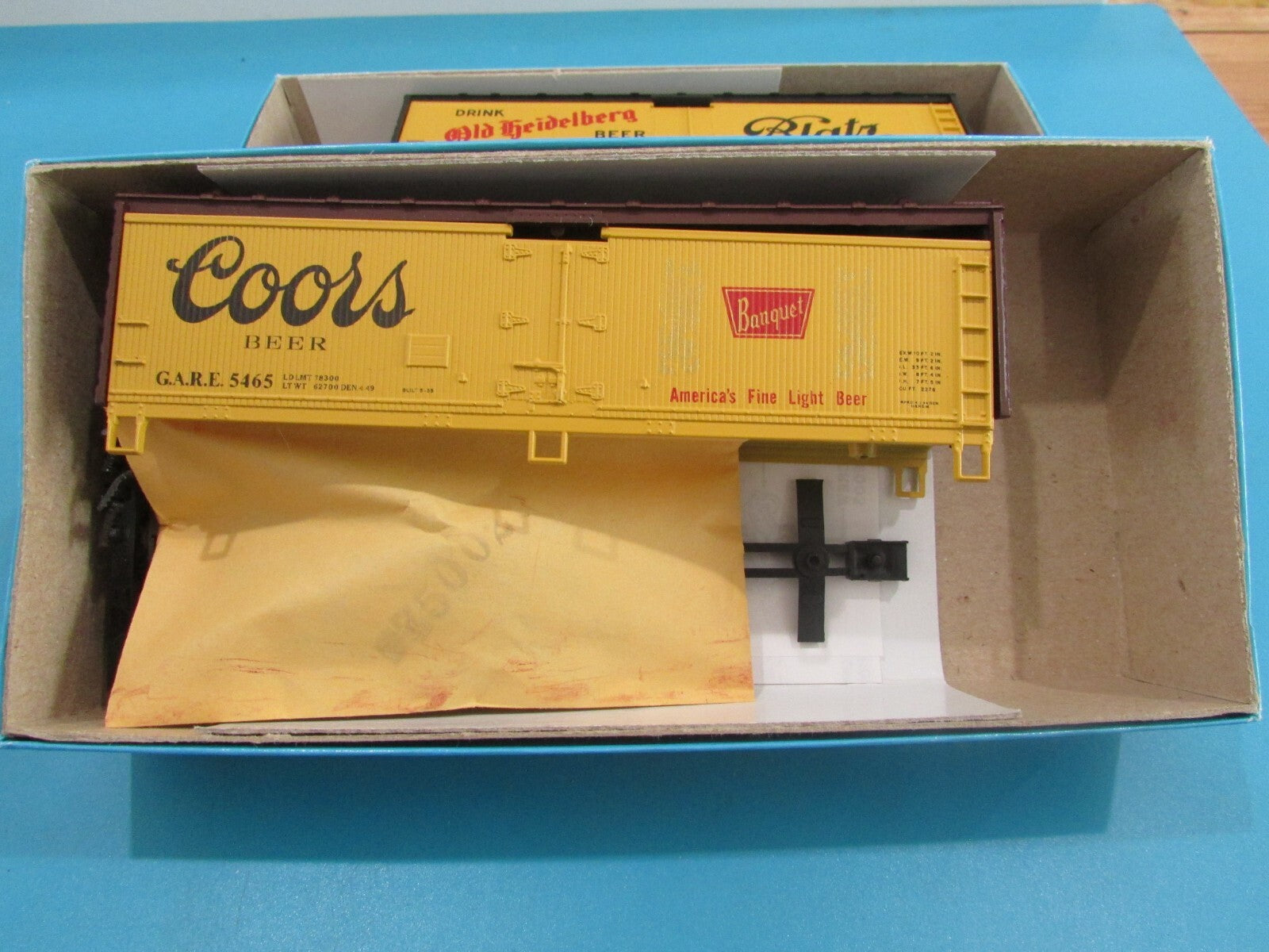 HO Scale Athearn (2) Differents Beer Brand Cars Lot#1618