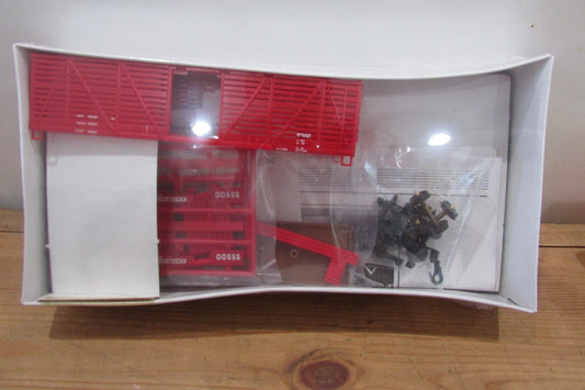 HO Scale Walthers 932-2763 40' Stock Car Great Northern Kit Wal4520
