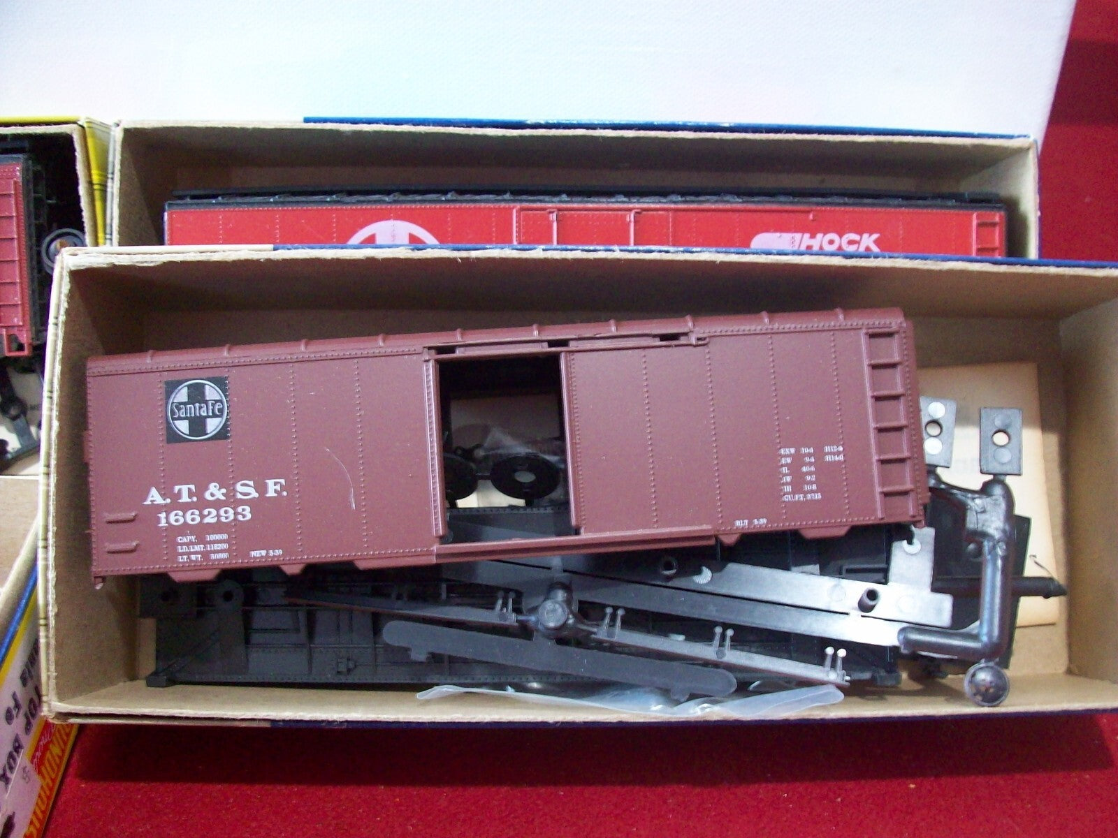 HO Scale (4)Roundhouse  Assorted Freights Cars " Santa Fe" Kits Cars Lot#0540