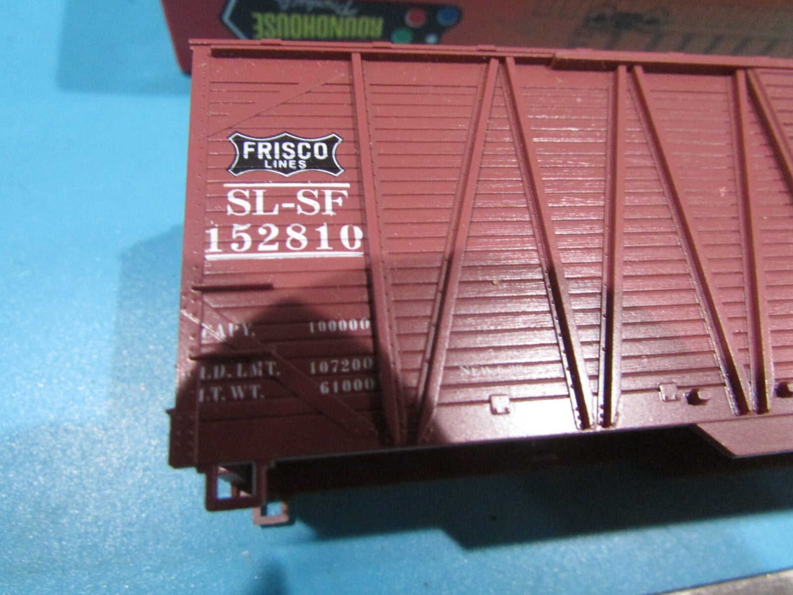 Ho Scale Roundhouse 02138 50' DBL Steel Door Auto-End St Luis-SF RH4276
