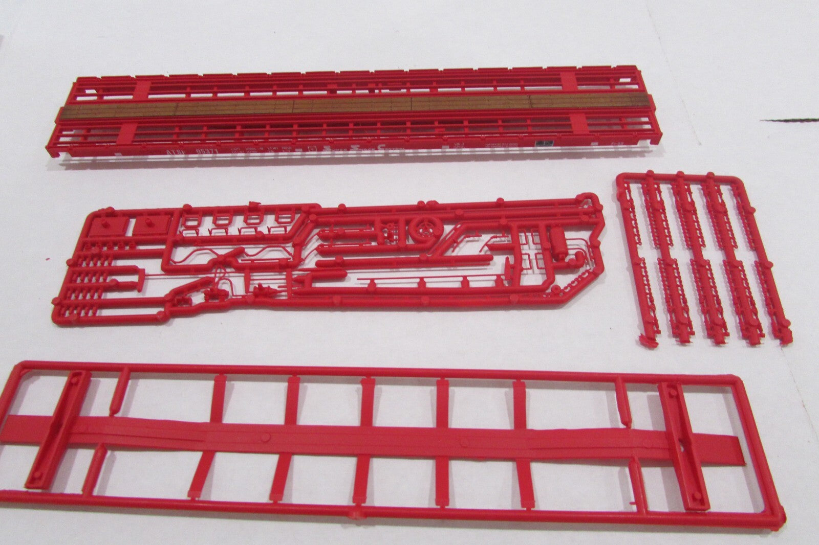 HO Scale InterMountain 41403-10 60' Wood Deck Flat Car ATSF Super Shock Lot#4883