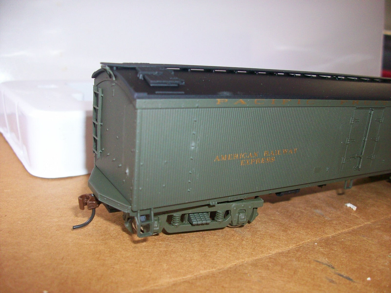 HO Scale Walthers 932-5487 GACX Wood Reefer w/ Bolted Pedestal Truck P.F.E#583