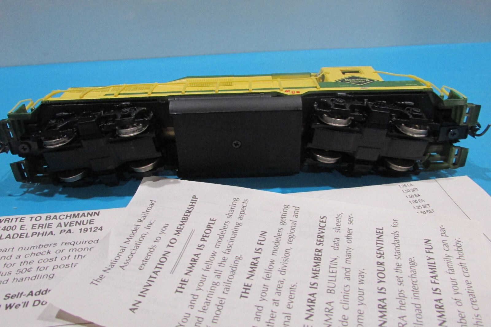 HO Scale Bachmann Spectrum 41-0823-10 GP30 Diesel Locomotive READING Lot#2616