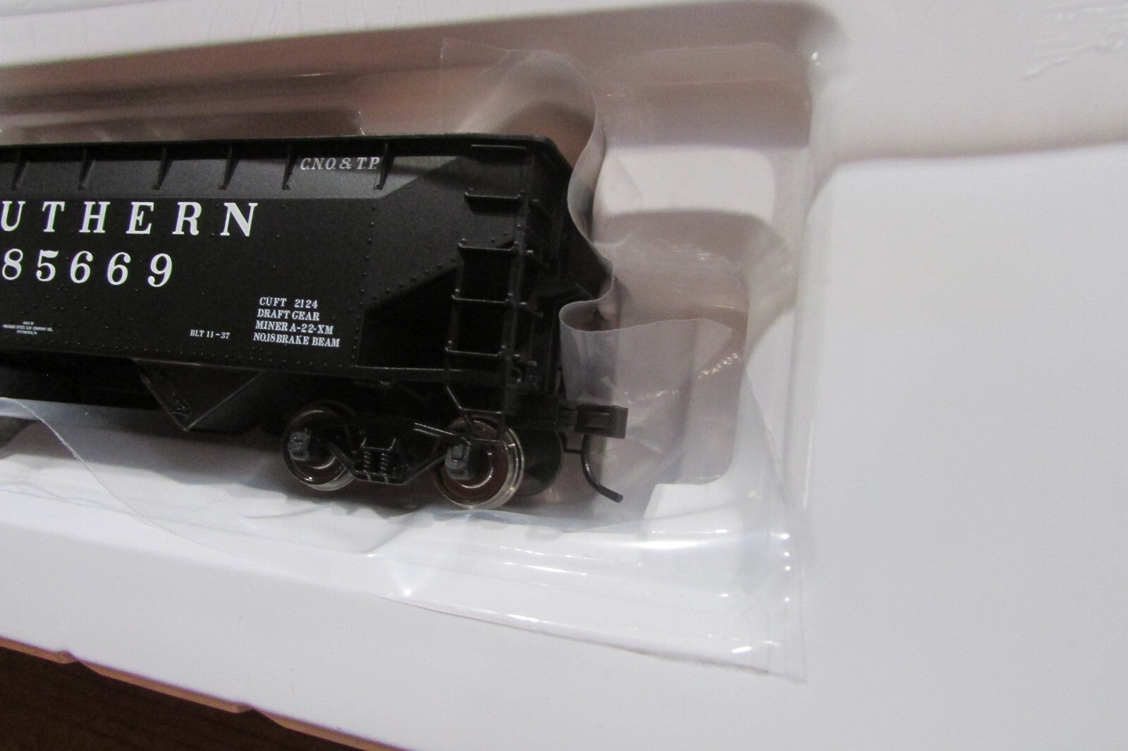 HO Scale Atlas 1879-2 2Bay Open Hopper Southern #285669 A4925