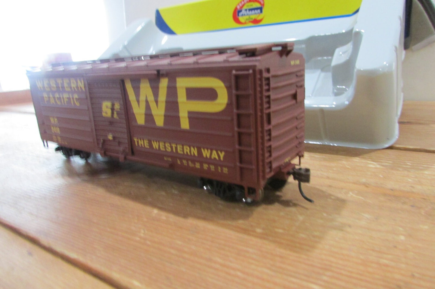 HO Scale Athearn 92799 40' Horizontal Rib Box Car  Lot#4635