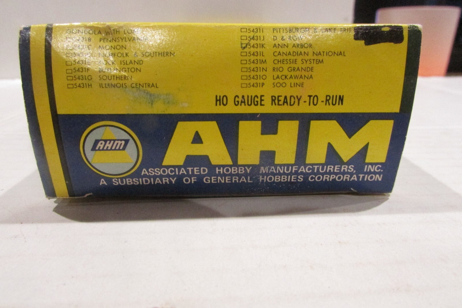 HO Scale AHM 5431-K Gondola with Load Ann Arbor