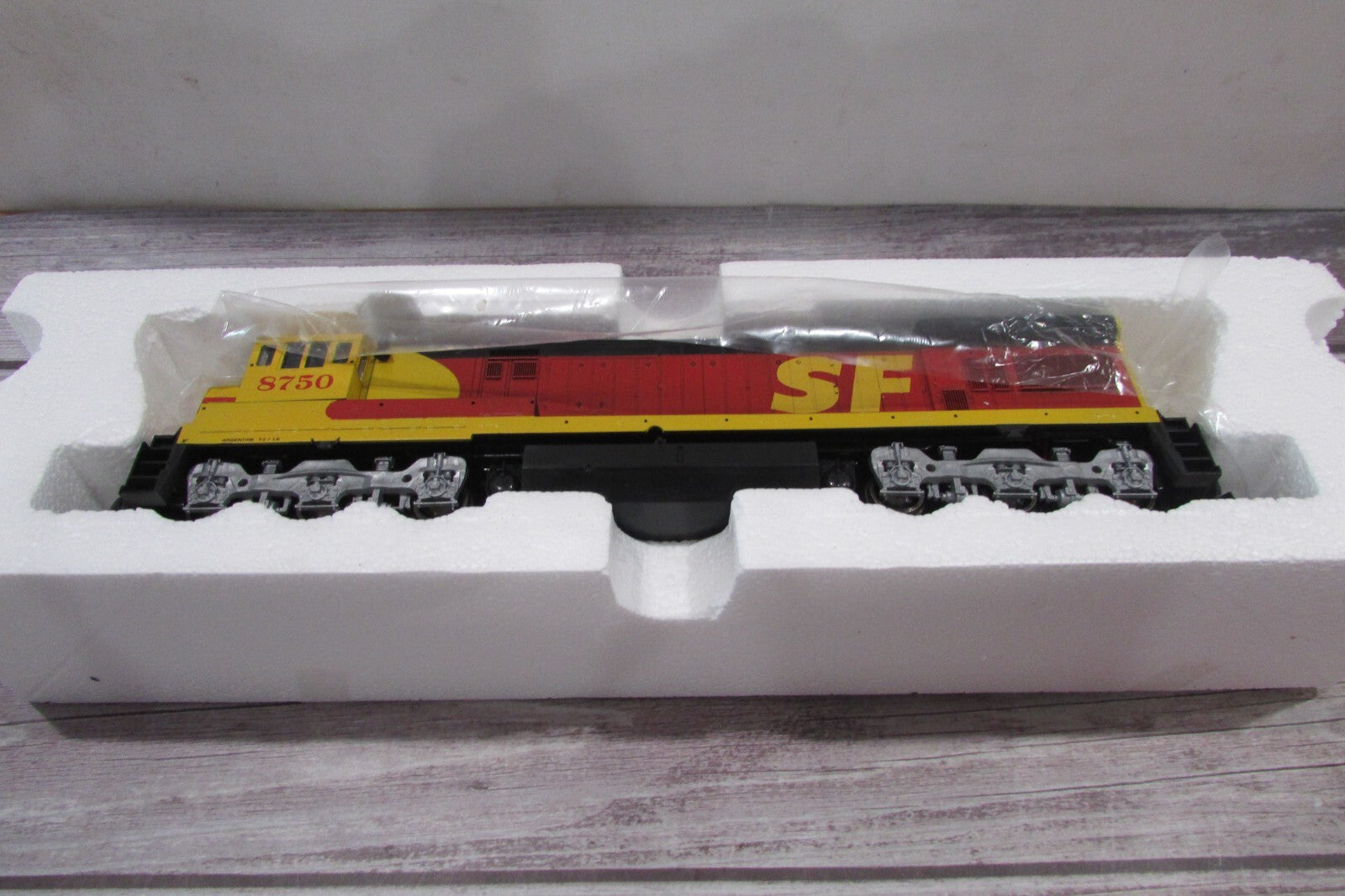 HO Scale Atlas 8551 U36C Santa Fe Diesel Locomotive #8750 Lot#2969