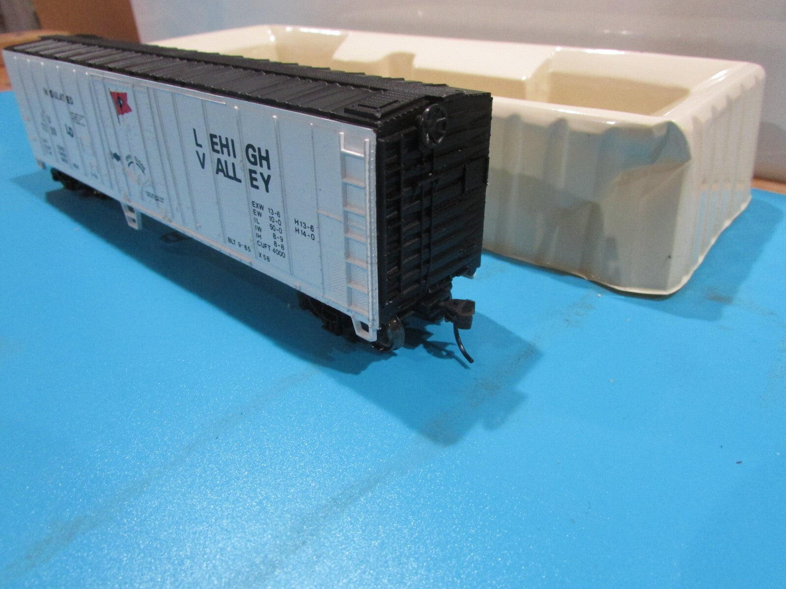 HO Scale Bachmann 17927 50' Steel Reefer Lehigh Valley Lot#0854
