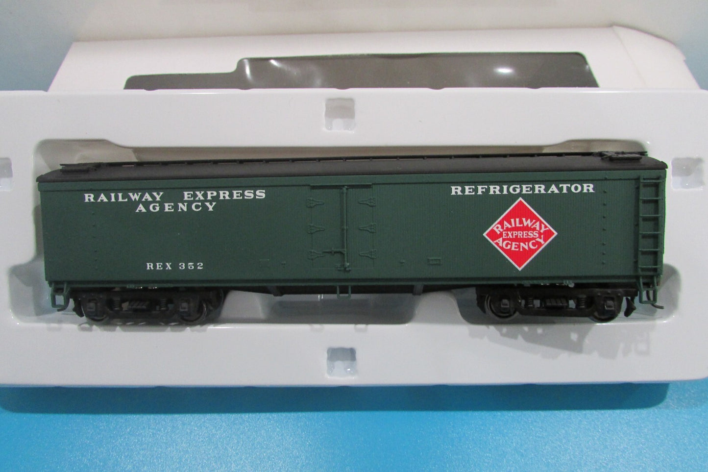 HO Scale Walthers 932-25471 GACX Wood Reefer w/Bolted Pedestal Truck Lot#0707