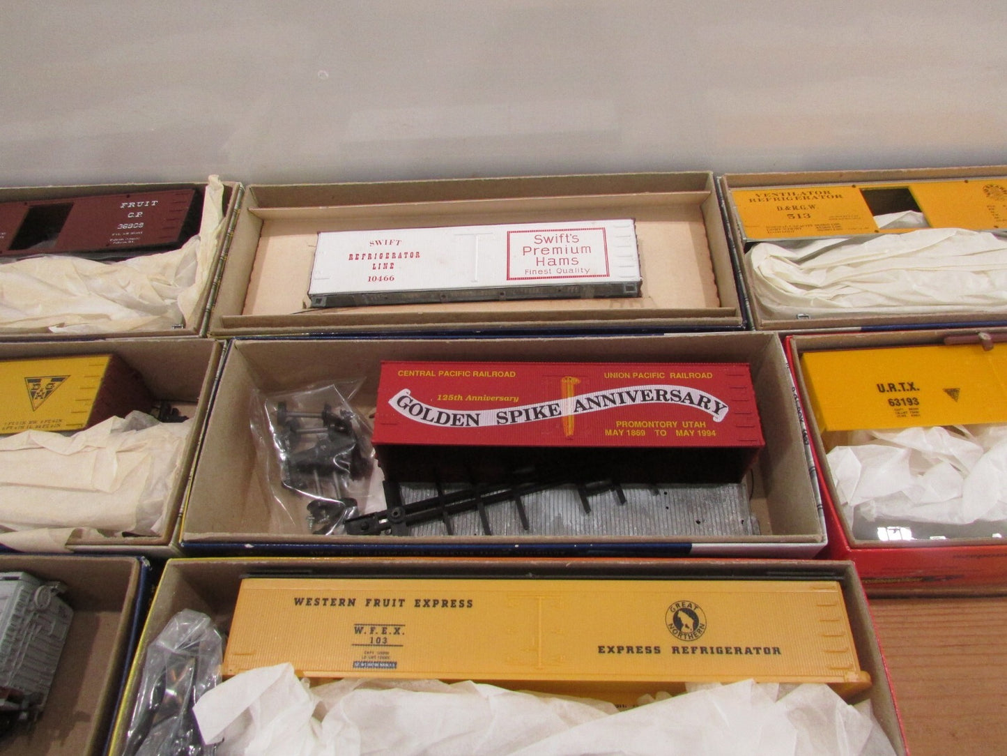 HO Scale Roundhouse Assorted Freight Cars Kits (10) Lot#1992