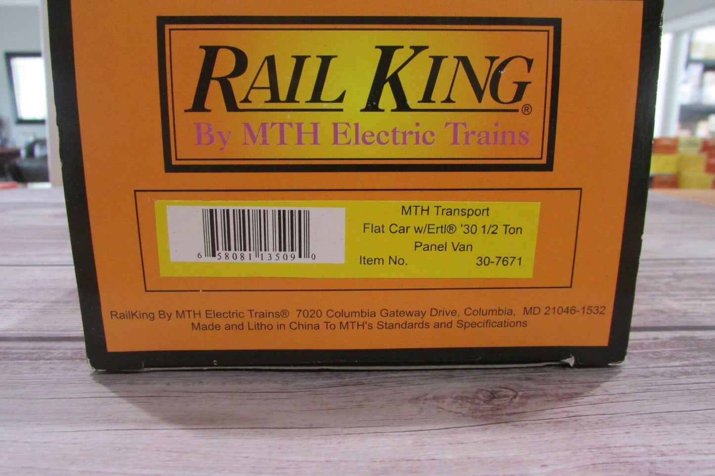 O Scale MTH 30-7671 Flat Car w/Ertl 30' 1/2 Ton Panel Van Lot#2996