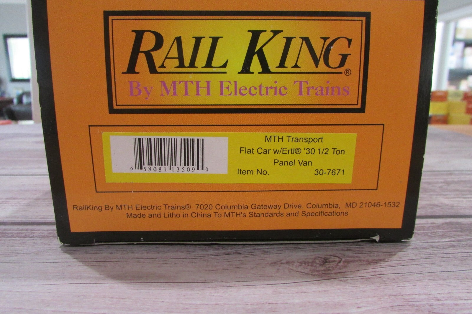 O Scale MTH 30-7671 Flat Car w/Ertl 30' 1/2 Ton Panel Van Lot#2996