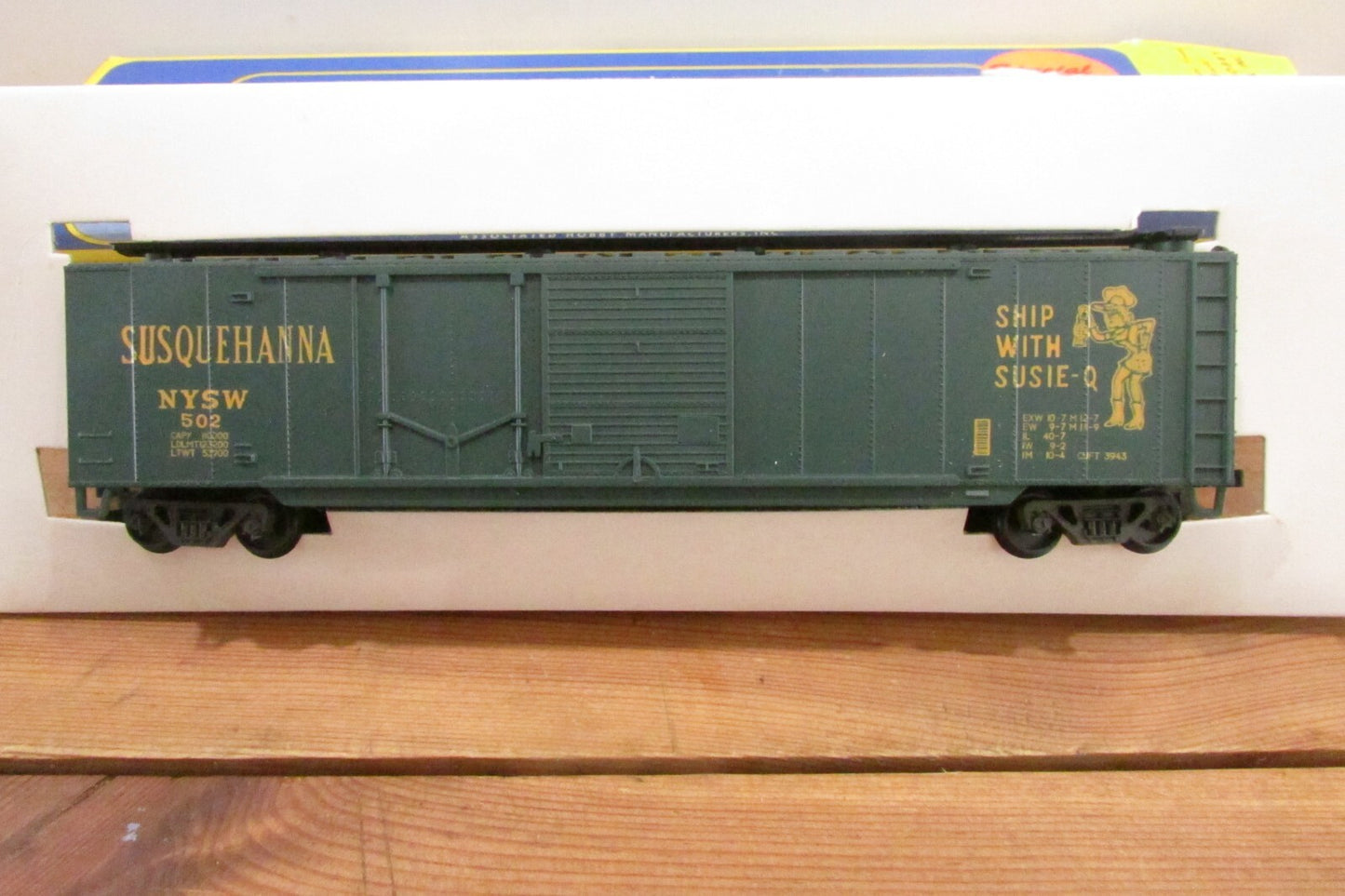 HO Scale AHM 5422F 50ft Combination Box Car Susquehanna