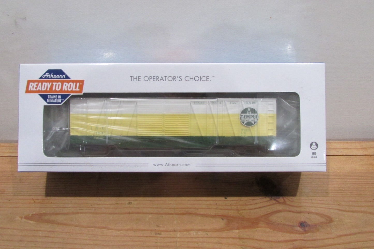 HO Scale Athearn 90095 50' Single-Sheathed Braced Box Car  RTR ATH4603