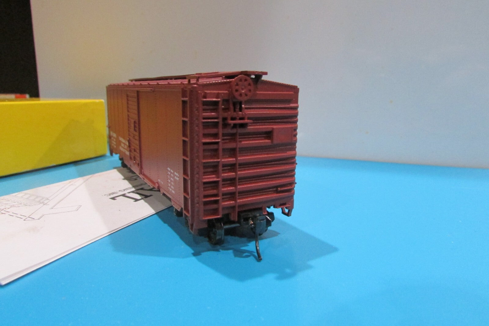 Ho Scale Accurail 3285 40' Steel AAR BoxCar M of W (oxide) Lot#0691