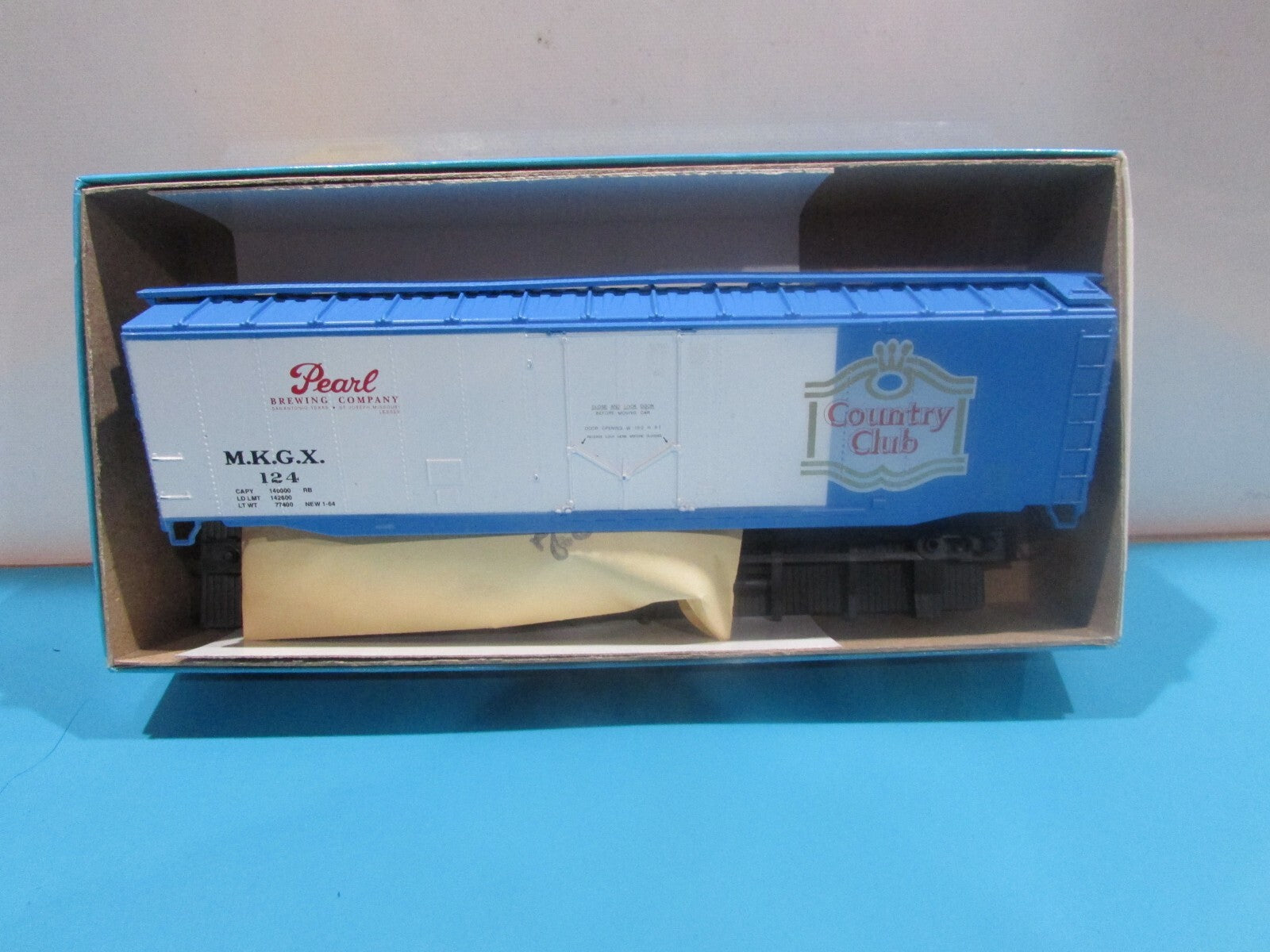 HO Scale Athearn (3) 1332 50ft Plug Door Box Car Pearl Brewing Co. Lot#2541